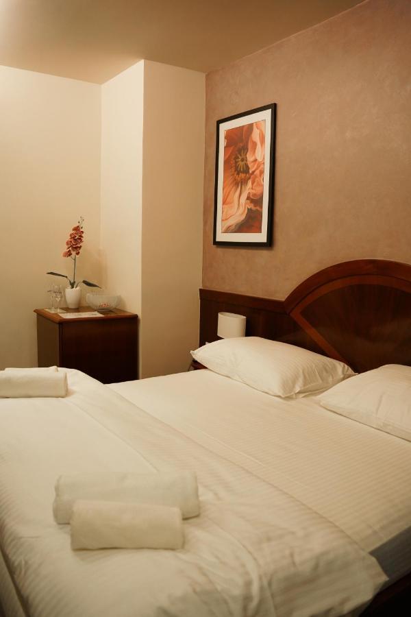 Hotel Laktasi Bagian luar foto