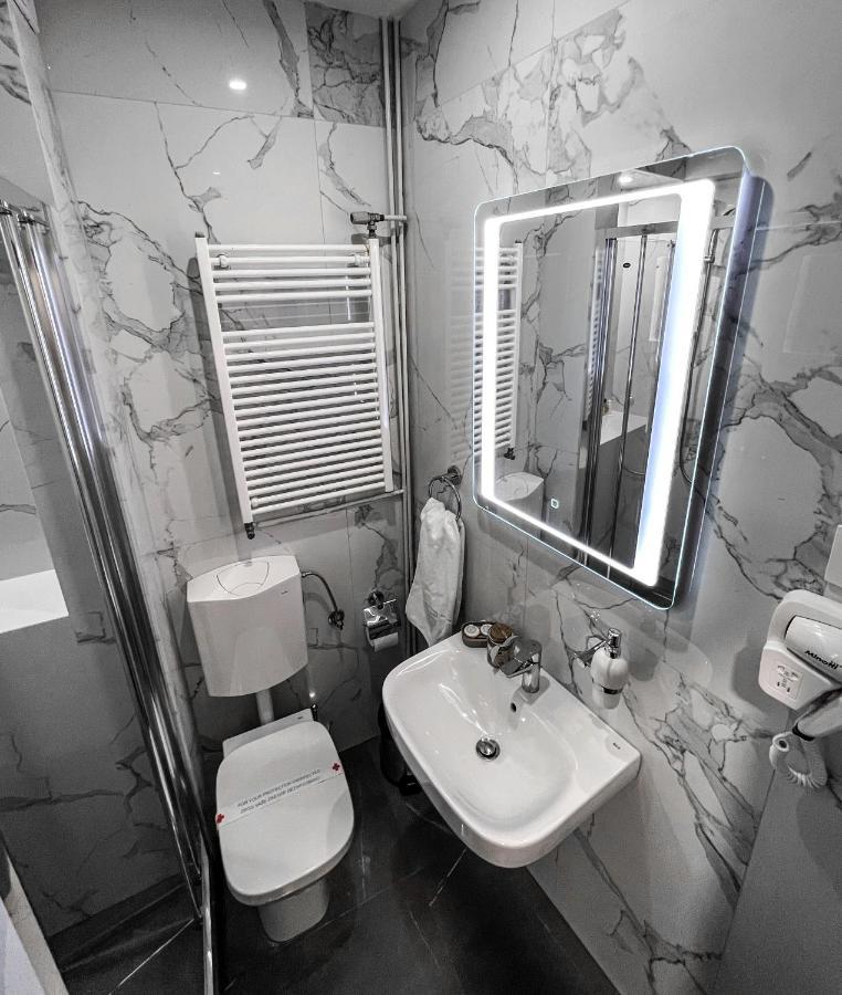 Hotel Laktasi Bagian luar foto
