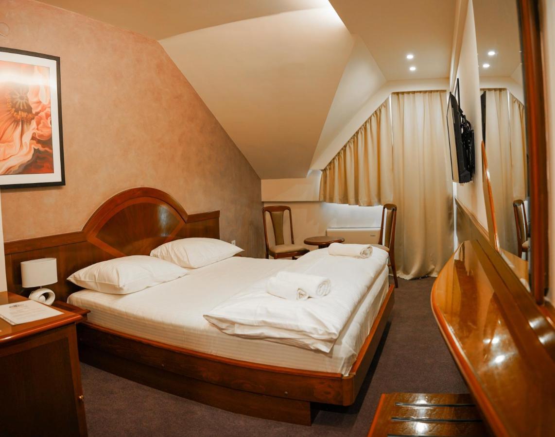 Hotel Laktasi Bagian luar foto