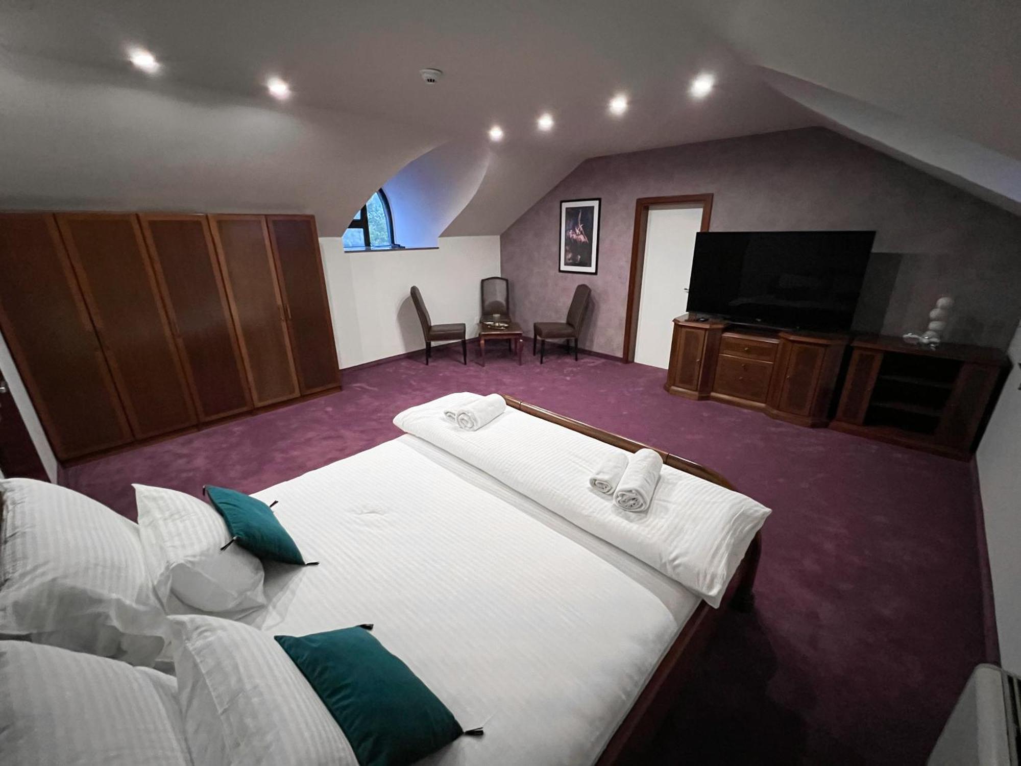 Hotel Laktasi Bagian luar foto