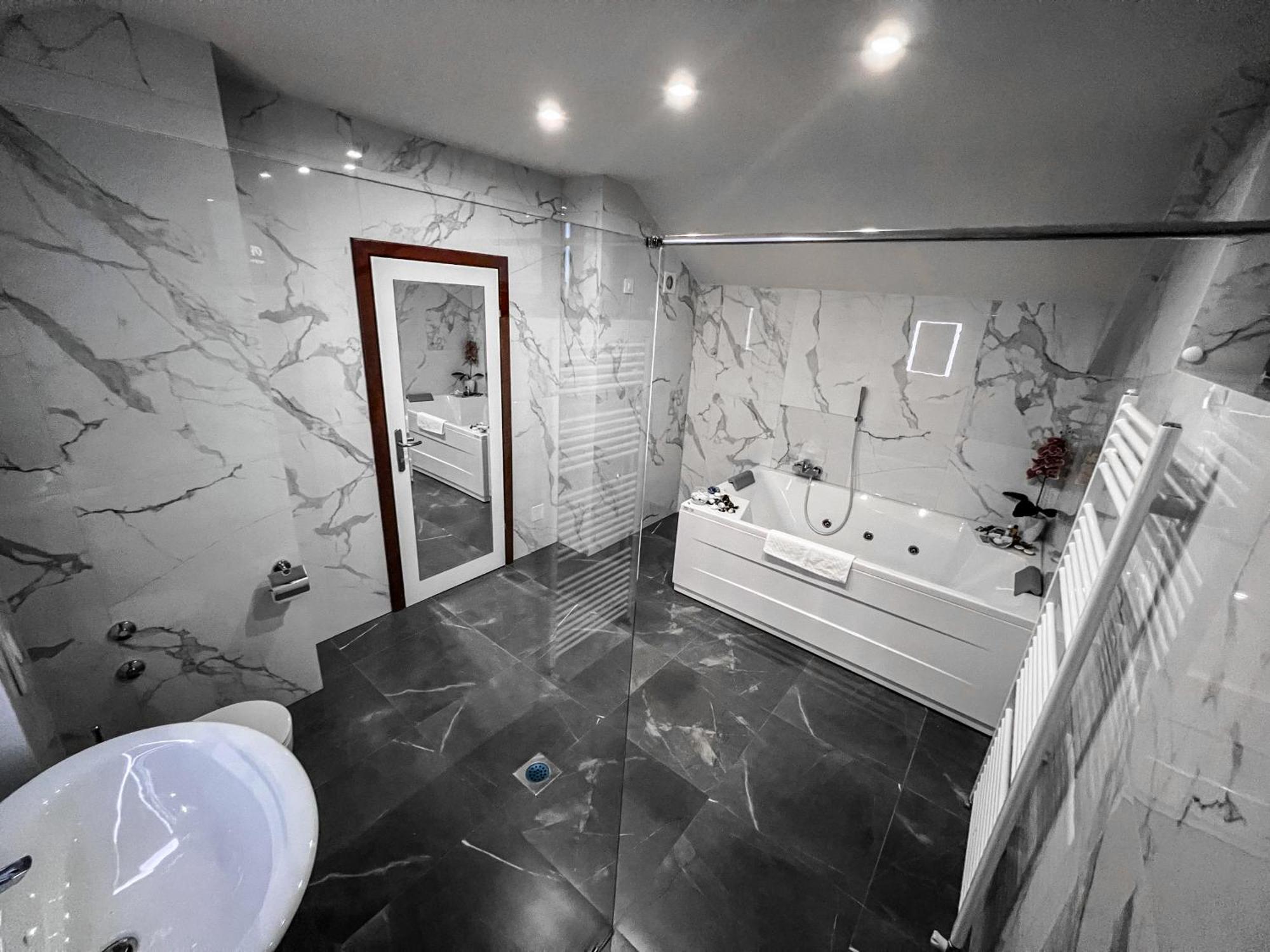 Hotel Laktasi Bagian luar foto