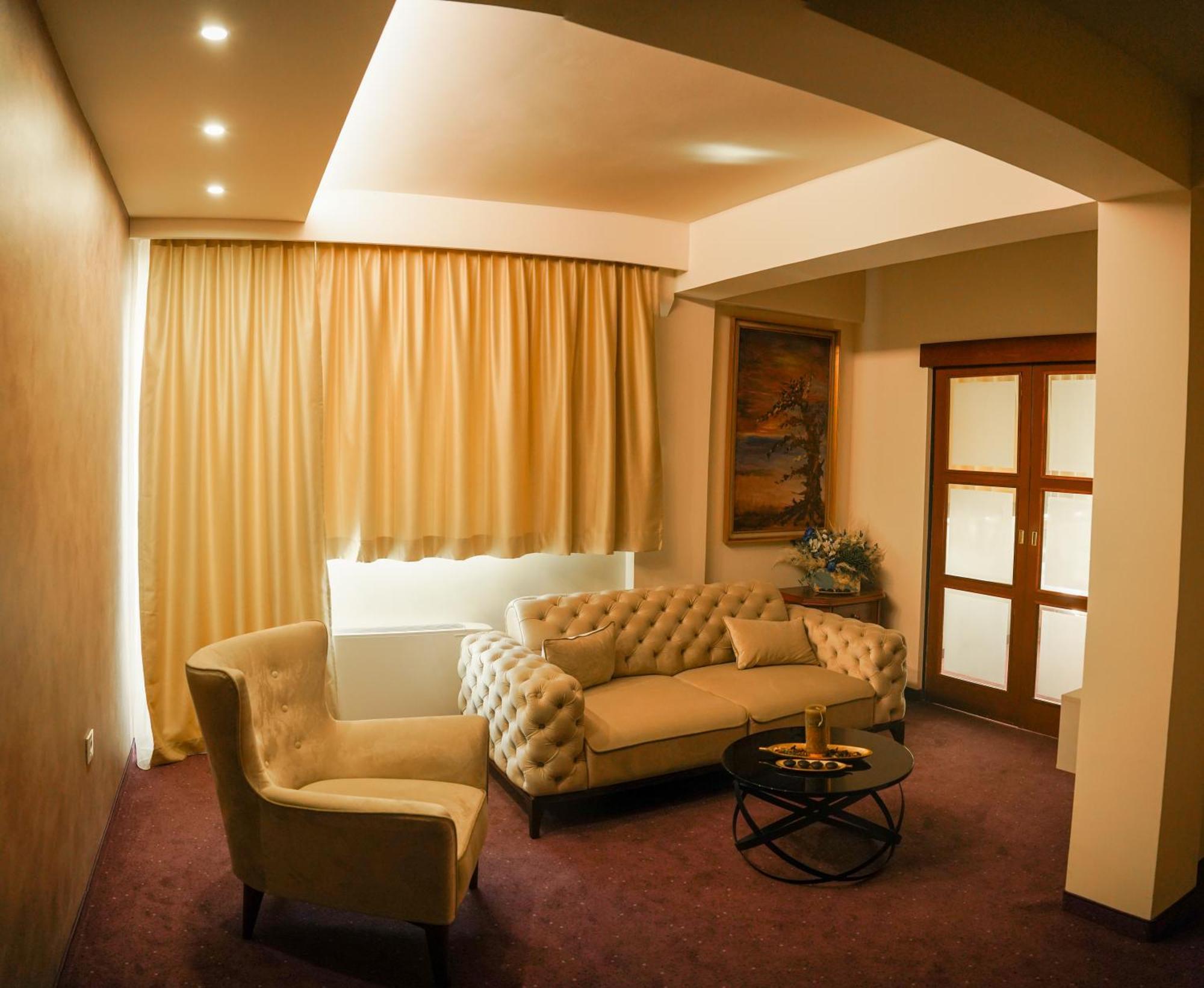 Hotel Laktasi Bagian luar foto