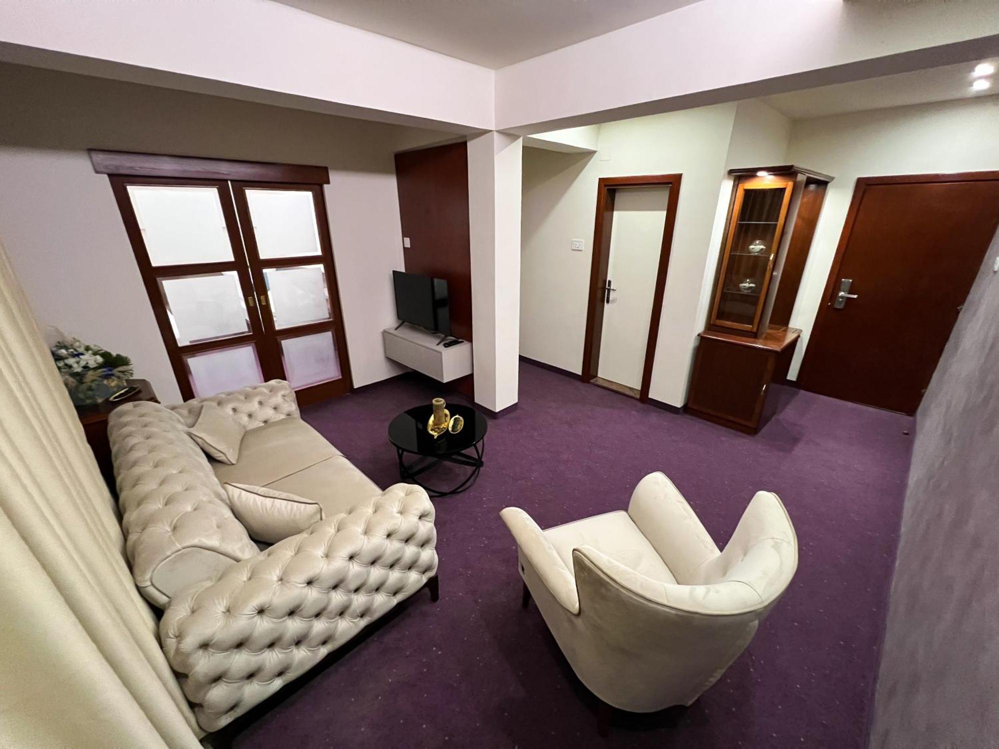 Hotel Laktasi Bagian luar foto