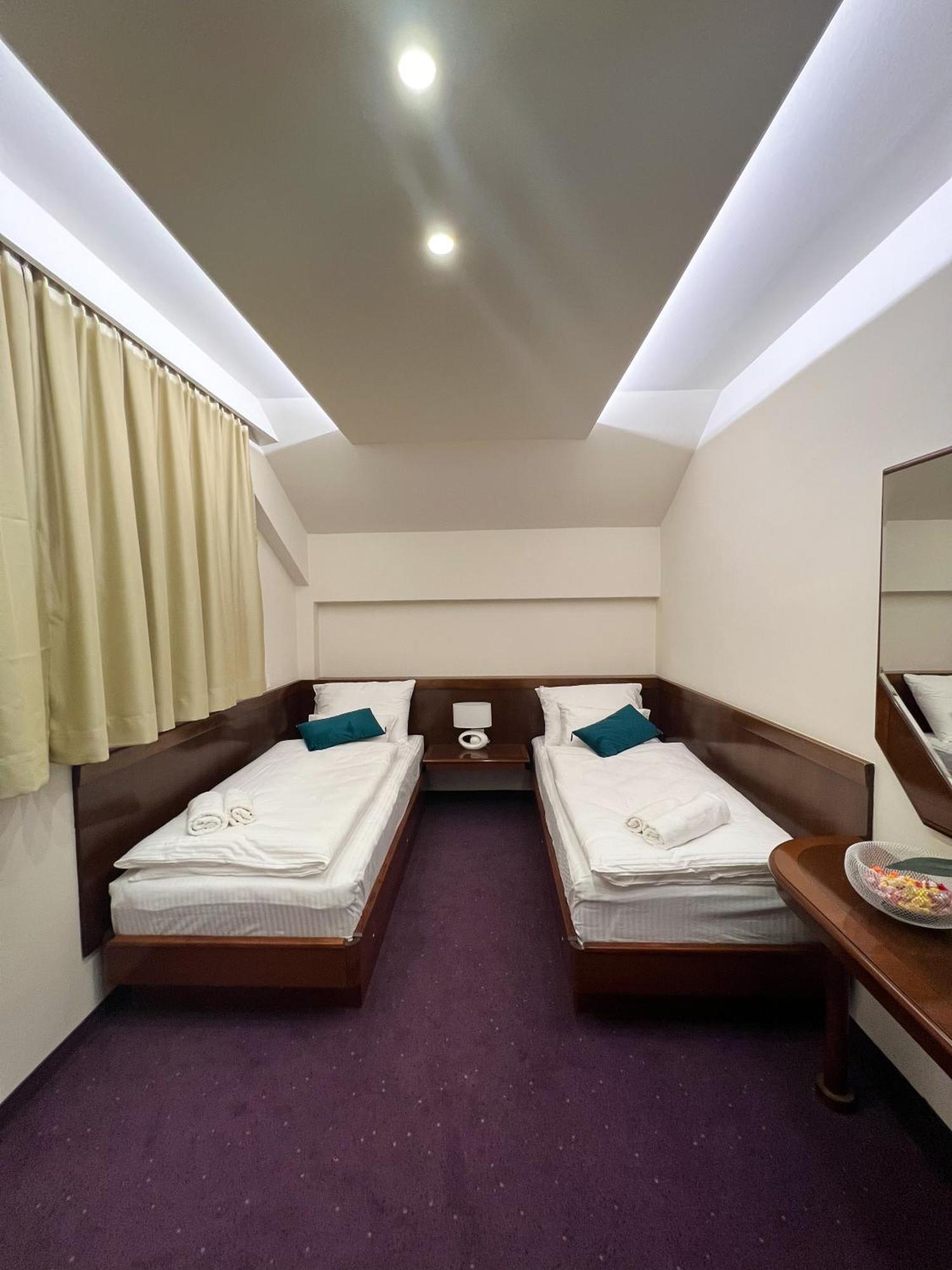 Hotel Laktasi Bagian luar foto